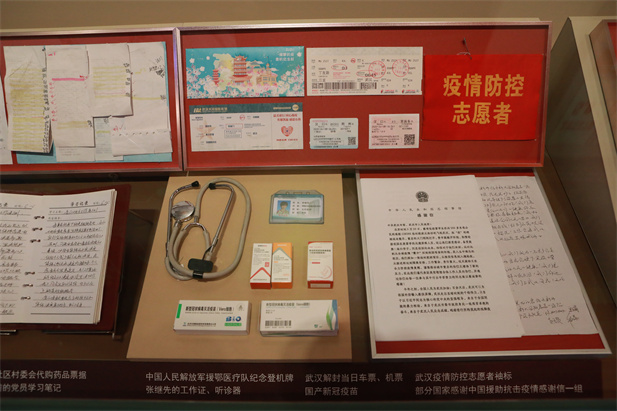 在庆祝中国共产党成立100 周年之际，中国共产党历史展览馆正式开馆。AG集团官网（中国）官方网站
新冠疫苗实物、AG集团官网（中国）官方网站疫苗海外合作工作成果及医疗物资援外画面入选“抗击疫情”展区，20 万AG集团官网（中国）官方网站人的工作成果在百年党史展览上留下坚实印记。.jpg