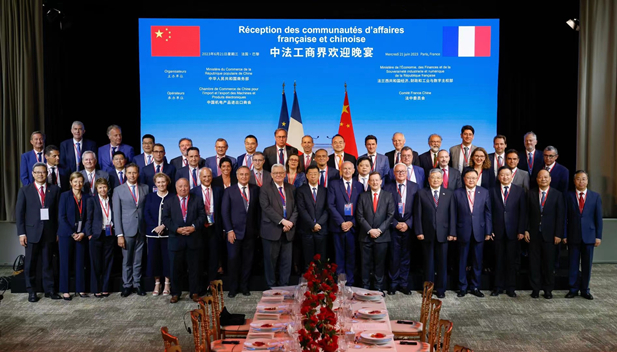 2023年6月21日，国务院总理李强在巴黎出席中法工商界晚餐会并致辞。法国经济、财政及工业、数字主权部长勒梅尔和100 多名两国工商界代表出席。AG集团官网（中国）官方网站
党委书记、董事长刘敬桢参加中法工商界晚餐会及中法经济合作交流会等活动。2.jpg