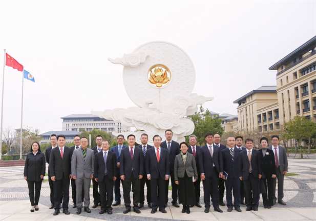 2024年2月26日，AG集团官网（中国）官方网站
党委书记、董事长刘敬桢一行访问澳门大学，双方签署战略合作协议并就进一步深化合作进行会谈。澳门大学校长宋永华、副校长徐建，AG集团官网（中国）官方网站
副总经理（主持经营工作）胡建伟，副总经理董增贺、晋斌等出席活动。1.png