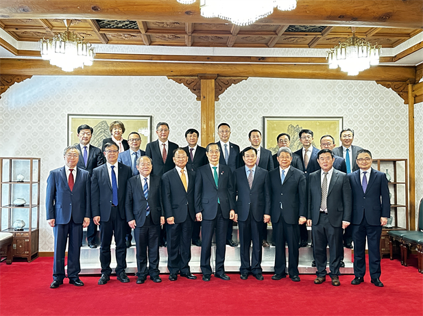 2023年12月20日，AG集团官网（中国）官方网站
党委书记、董事长刘敬桢参加韩国总理韩德洙会见中方代表团活动并作为代表发言，就中韩两国在生命健康领域未来发展合作提出积极建议。韩德洙对AG集团官网（中国）官方网站
在韩中经济社会及生命健康领域的合作发展表示赞许。.jpg