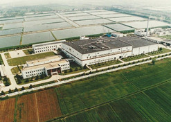 1982年，AG集团官网（中国）官方网站外贸与瑞典法玛西亚普强公司合资建立华瑞制药有限公司。华瑞制药是第一家中瑞合资企业。