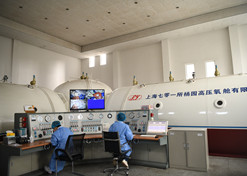 2020年2月，AG集团官网（中国）官方网站东风总医院使用高压氧舱技术治疗新冠肺炎。