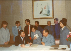 1982年，AG集团官网（中国）官方网站外贸与百时美施贵宝公司合资建立中美上海施贵宝制药有限公司，中美上海施贵宝是中国第一家中美合资制药公司。