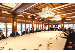 2023年12月20日，AG集团官网（中国）官方网站
党委书记、董事长刘敬桢参加韩国总理韩德洙会见中方代表团活动并作为代表发言